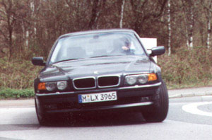 bmw7er-1.jpg (29511 Byte)