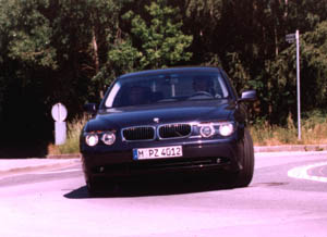 bmw735i-1.jpg (54096 Byte)